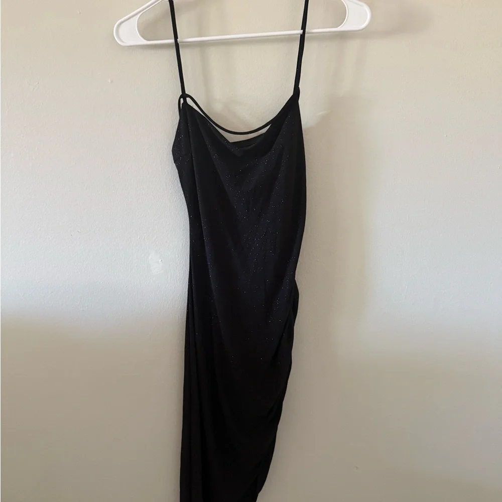 Elegant Black Evening Dress - Picture 3 of 4